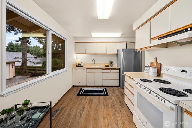 26650 18th Place S, Des Moines, WA 98198