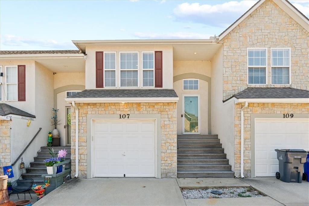 1201 N MART WAY Drive 107, Olathe, KS 66061