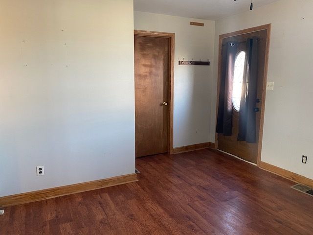 215 S Hennepin Avenue, Ladd, IL 61329