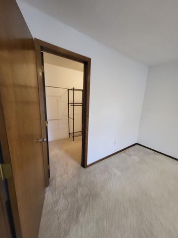 539 98th Avenue NE, Blaine, MN 55434