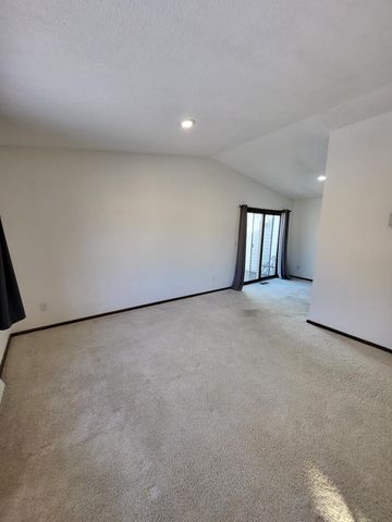 539 98th Avenue NE, Blaine, MN 55434