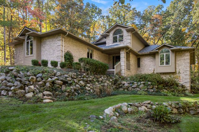 13566 S Rainbow Drive, Gregory, MI 48137