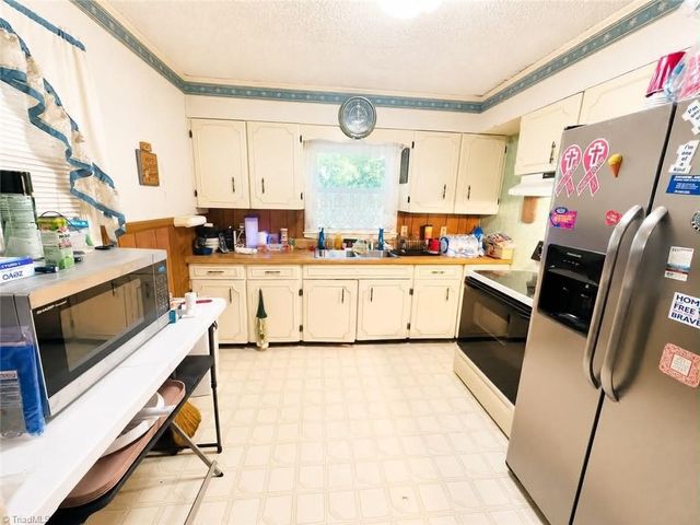 302 Island Drive, Madison, NC 27025
