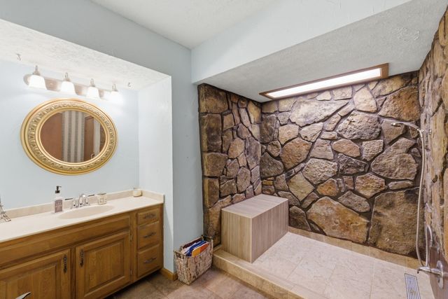 36 James River Road, Kimberling City, MO 65686