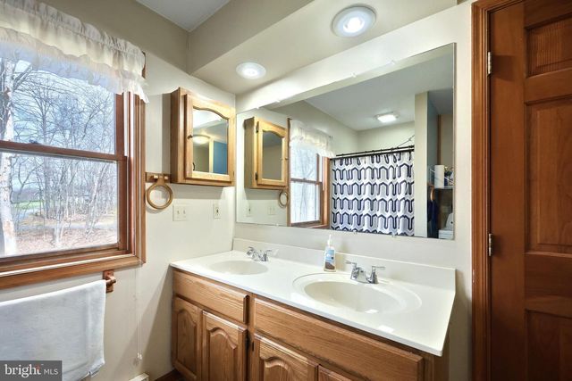 5443 ARNOLD RD, Glenville, PA 17329