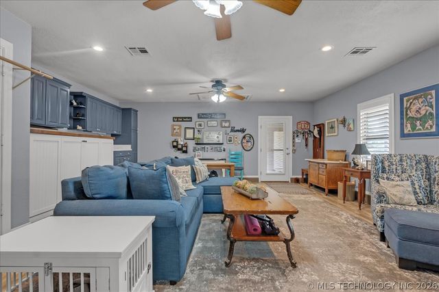 14527 N 154th East Avenue, Collinsville, OK 74021