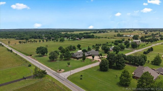 14527 N 154th East Avenue, Collinsville, OK 74021