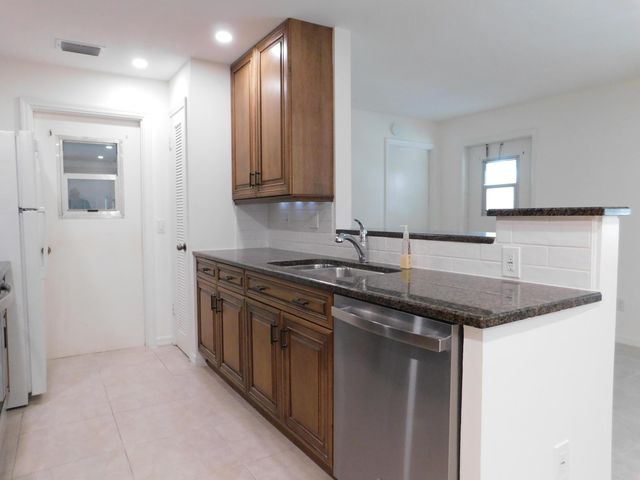 625 NE Larkspur Lane, Port St. Lucie, Port St Lucie, FL 34983