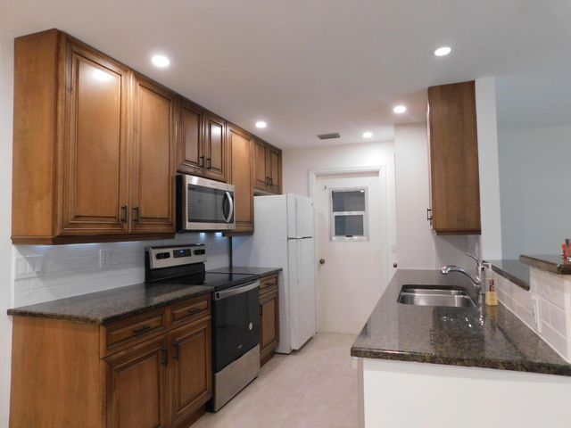 625 NE Larkspur Lane, Port St. Lucie, Port St Lucie, FL 34983