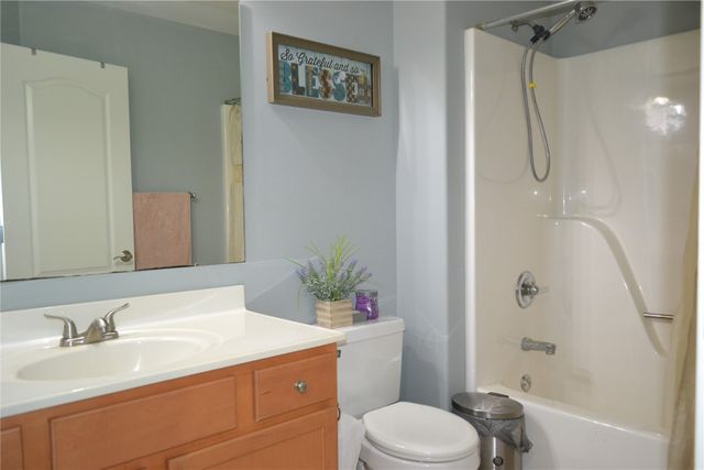 1127 Tiara Drive NE, Cedar Rapids, IA 52402