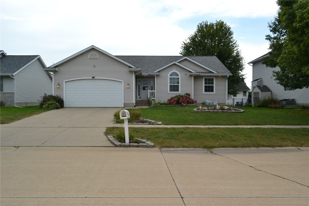 1127 Tiara Drive NE, Cedar Rapids, IA 52402
