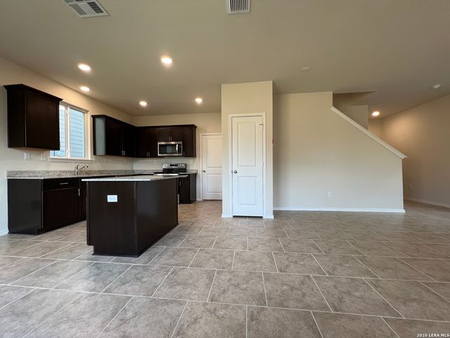 10321 GIBBONS CRK, San Antonio, TX 78252