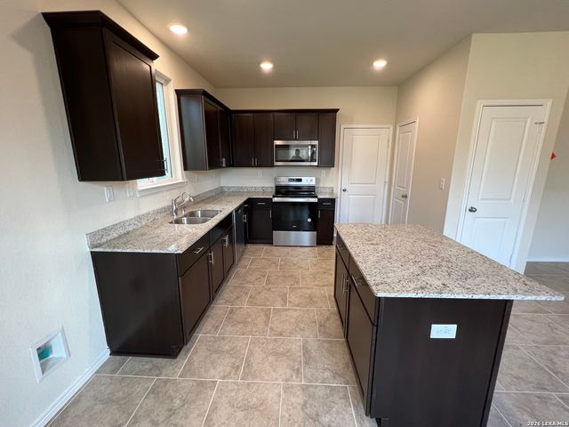 10321 GIBBONS CRK, San Antonio, TX 78252