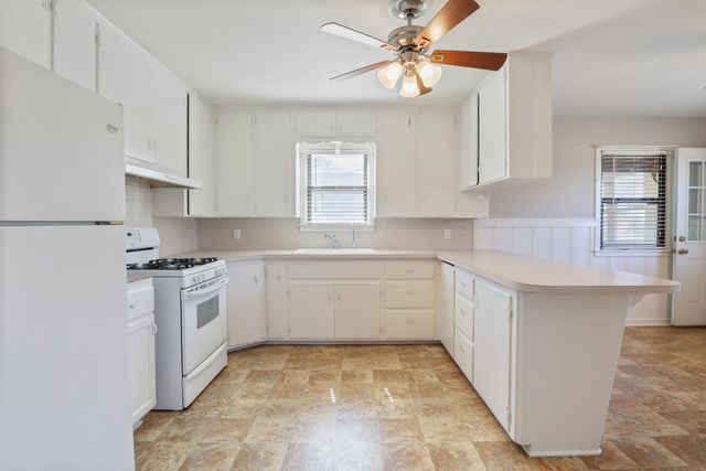 511 6th Street, Wolfforth, TX 79382