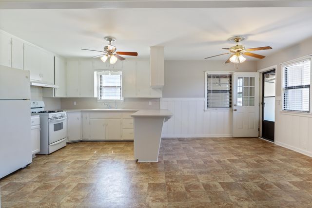 511 6th Street, Wolfforth, TX 79382