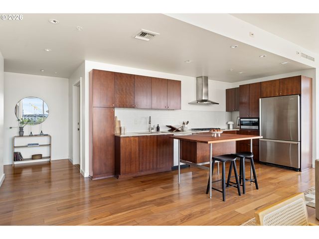 836 S CURRY St 708, Portland, OR 97239