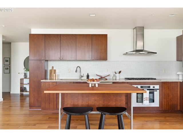 836 S CURRY St 708, Portland, OR 97239