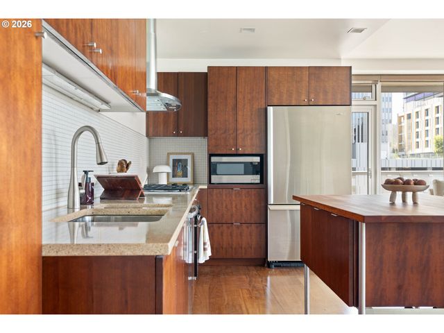 836 S CURRY St 708, Portland, OR 97239