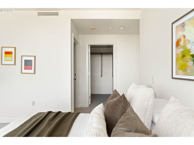 836 S CURRY St 708, Portland, OR 97239