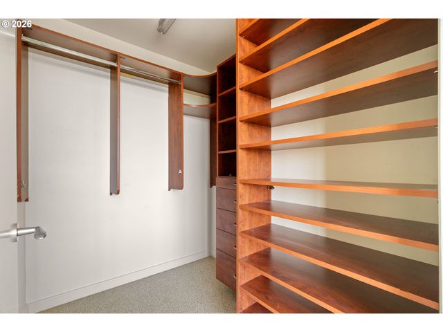 836 S CURRY St 708, Portland, OR 97239