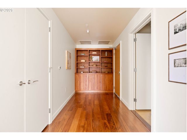 836 S CURRY St 708, Portland, OR 97239