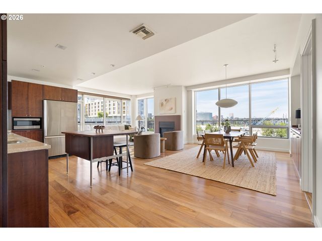 836 S CURRY St 708, Portland, OR 97239