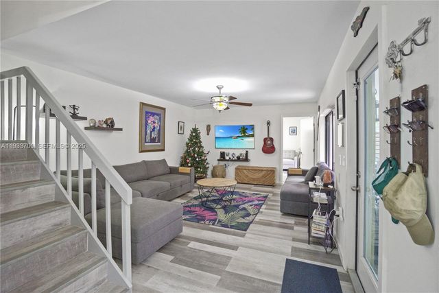 1003 10th Ter, Palm Beach Gardens, FL 33418