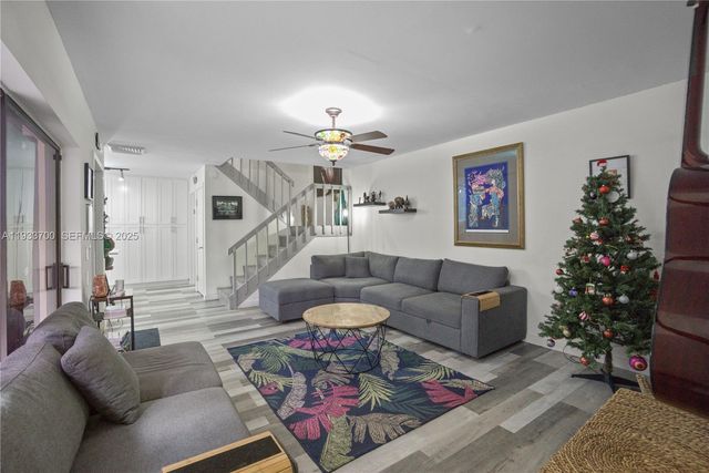 1003 10th Ter, Palm Beach Gardens, FL 33418