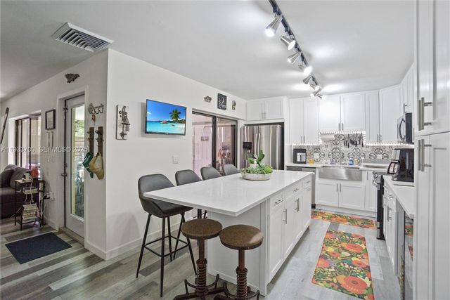 1003 10th Ter, Palm Beach Gardens, FL 33418