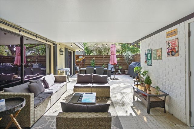 1003 10th Ter, Palm Beach Gardens, FL 33418