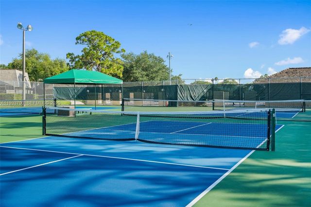 1003 10th Ter, Palm Beach Gardens, FL 33418