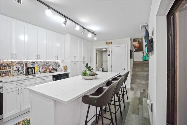 1003 10th Ter, Palm Beach Gardens, FL 33418