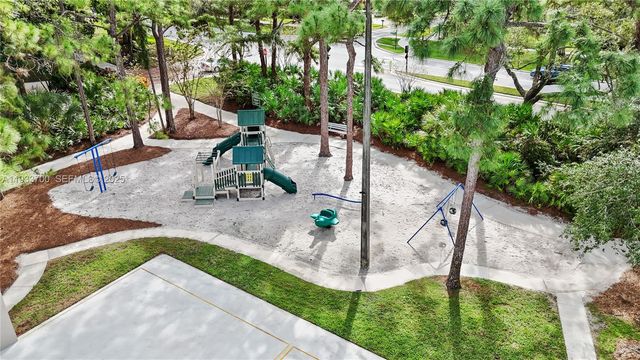 1003 10th Ter, Palm Beach Gardens, FL 33418