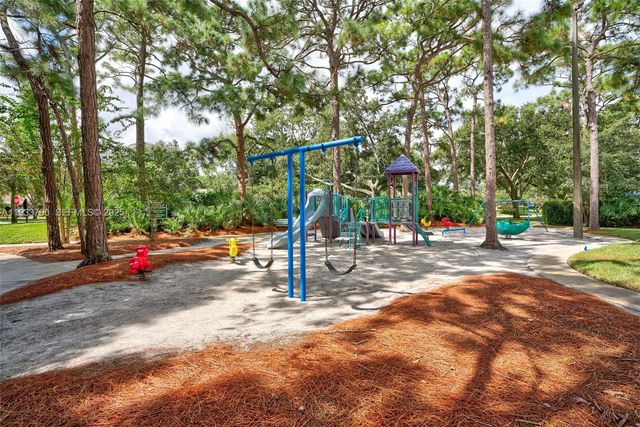 1003 10th Ter, Palm Beach Gardens, FL 33418