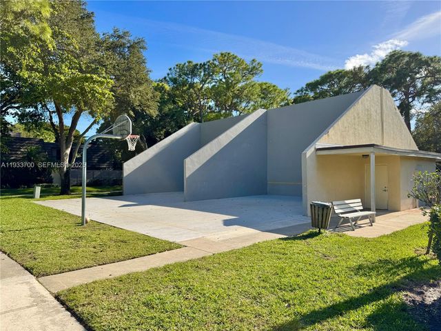 1003 10th Ter, Palm Beach Gardens, FL 33418