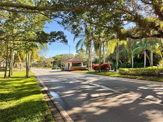 1003 10th Ter, Palm Beach Gardens, FL 33418