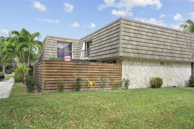 1003 10th Ter, Palm Beach Gardens, FL 33418