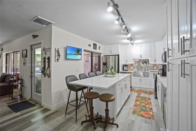 1003 10th Ter, Palm Beach Gardens, FL 33418