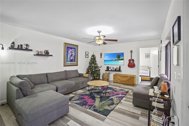 1003 10th Ter, Palm Beach Gardens, FL 33418