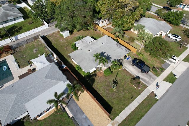 910 SE 3rd Avenue, Delray Beach, FL 33483