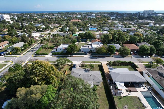 910 SE 3rd Avenue, Delray Beach, FL 33483