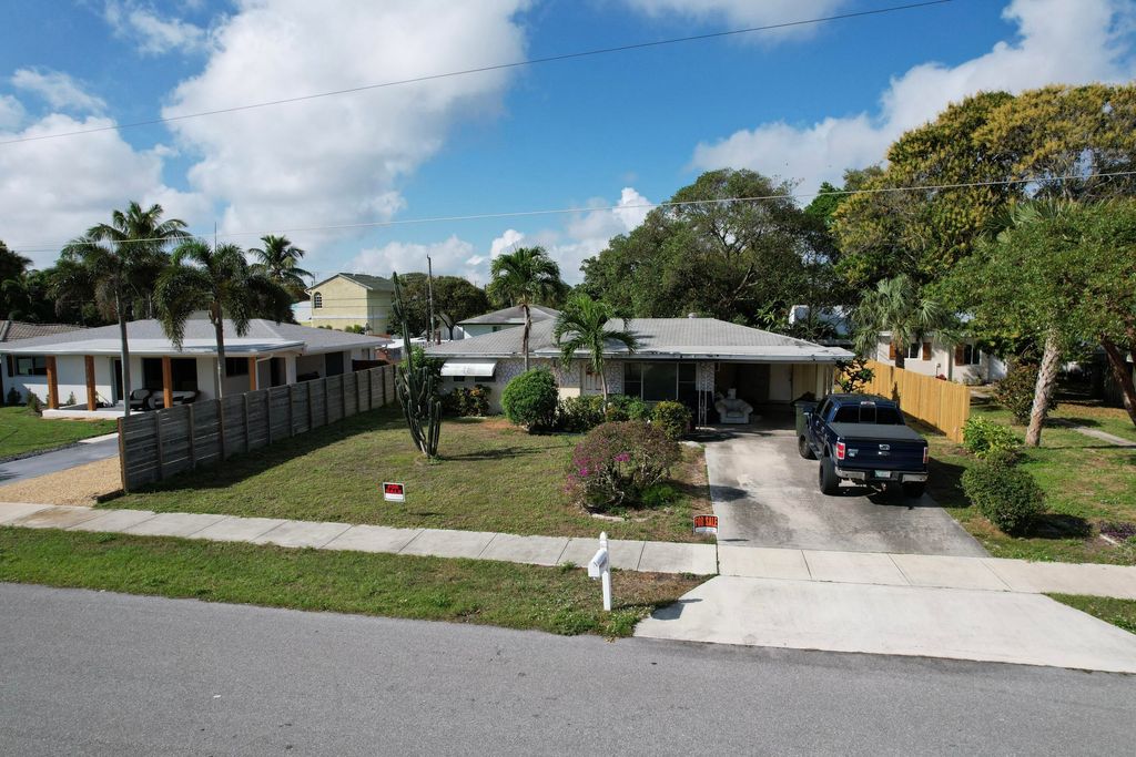 910 SE 3rd Avenue, Delray Beach, FL 33483