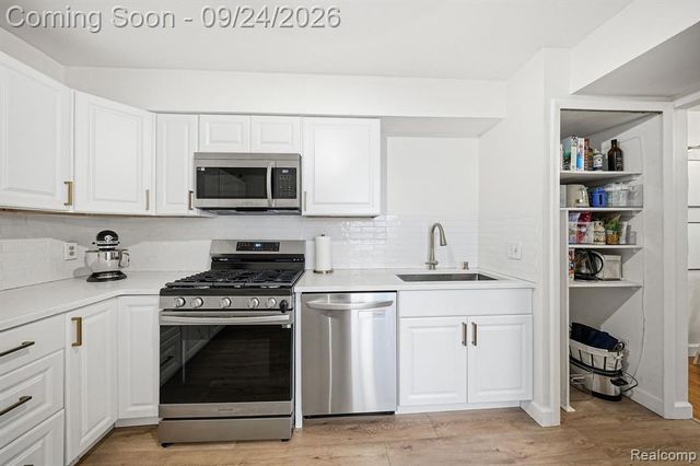 7306 Balsam Court, West Bloomfield, MI 48322