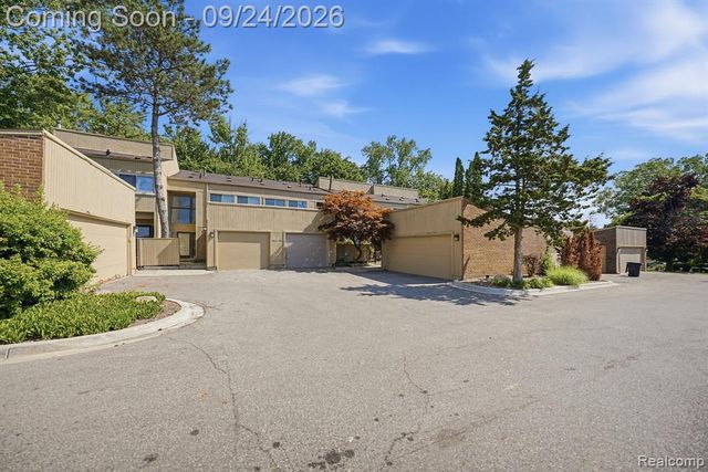 7306 Balsam Court, West Bloomfield, MI 48322