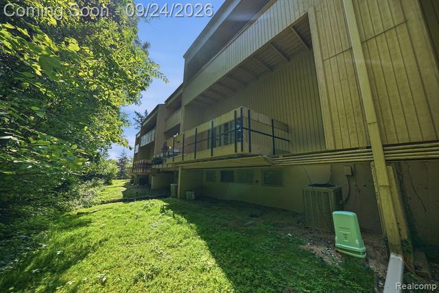 7306 Balsam Court, West Bloomfield, MI 48322