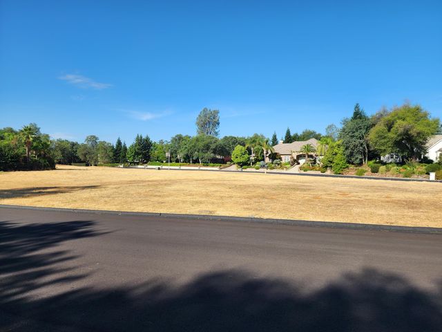 13390 Tierra Heights Road, Redding, CA 96003