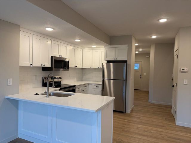 606 North Street, Lawrence, KS 66044