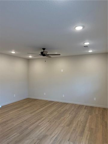 606 North Street, Lawrence, KS 66044