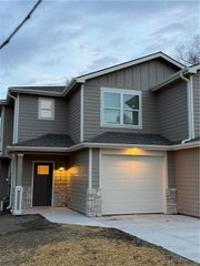 606 North Street, Lawrence, KS 66044