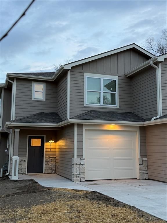 606 North Street, Lawrence, KS 66044